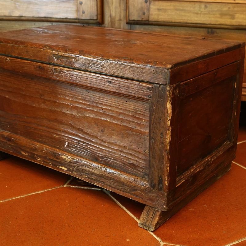 Piccola Cassa Rustica in Legno Tenero
