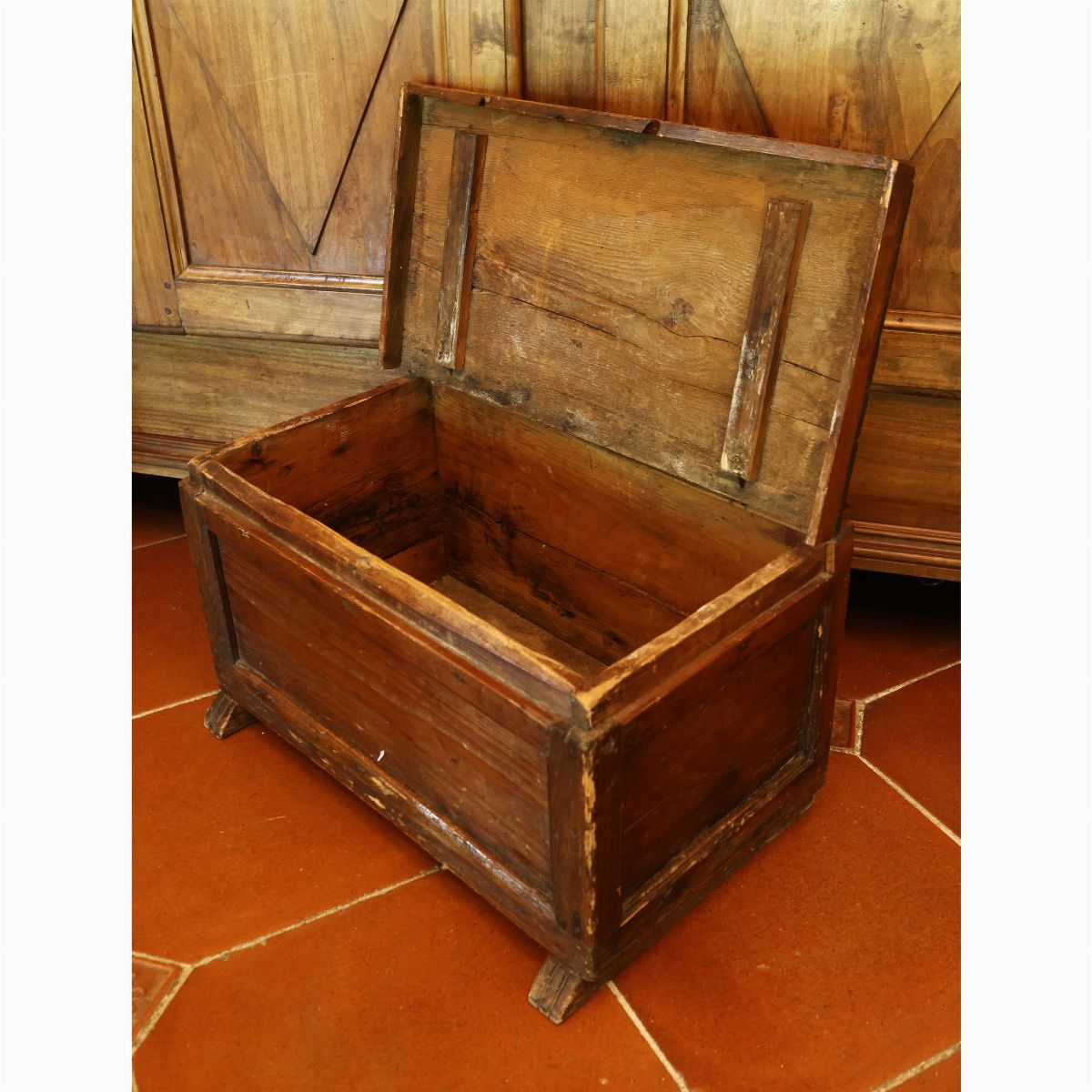 Piccola Cassa Rustica in Legno Tenero