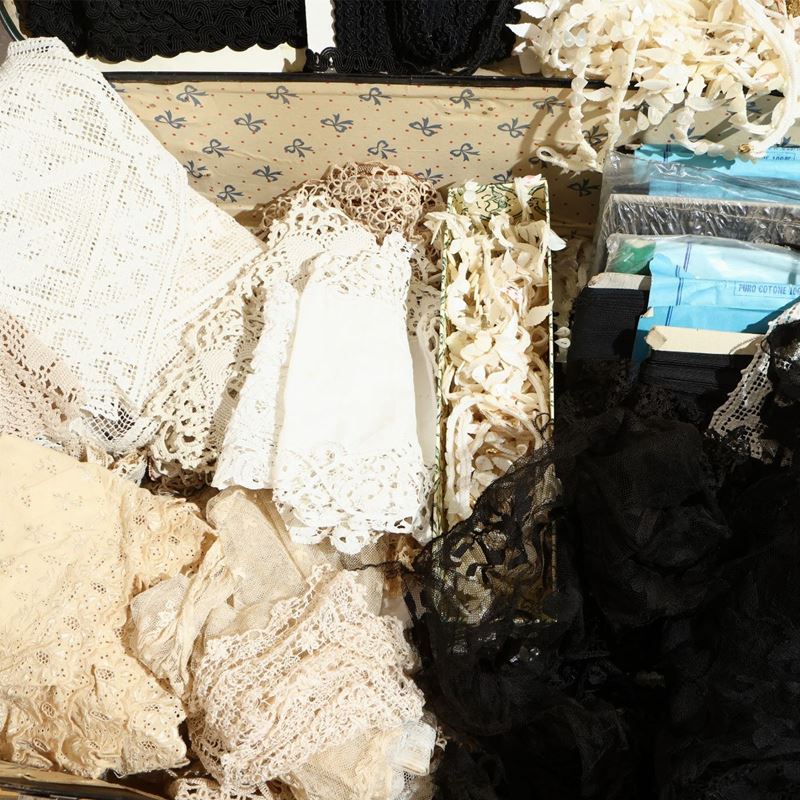 Assortimento di Accessori da Sartoria