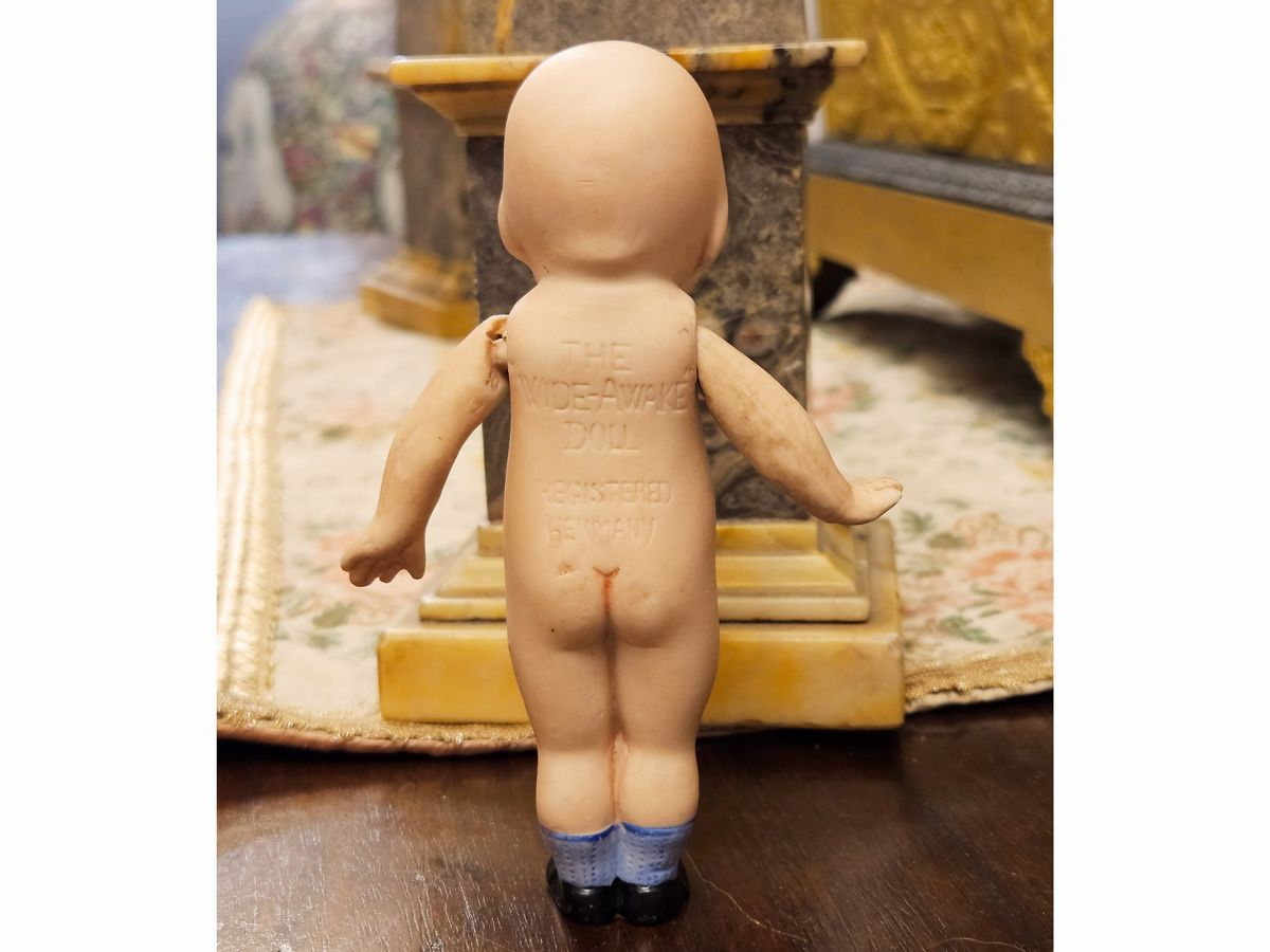 Bebé in Biscuit Wide-awake
