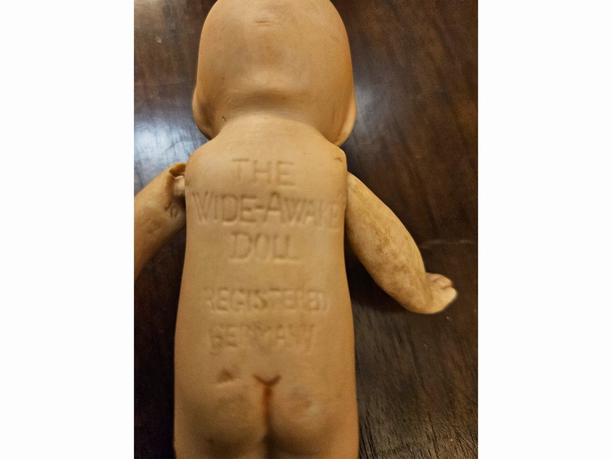 Bebé in Biscuit Wide-awake