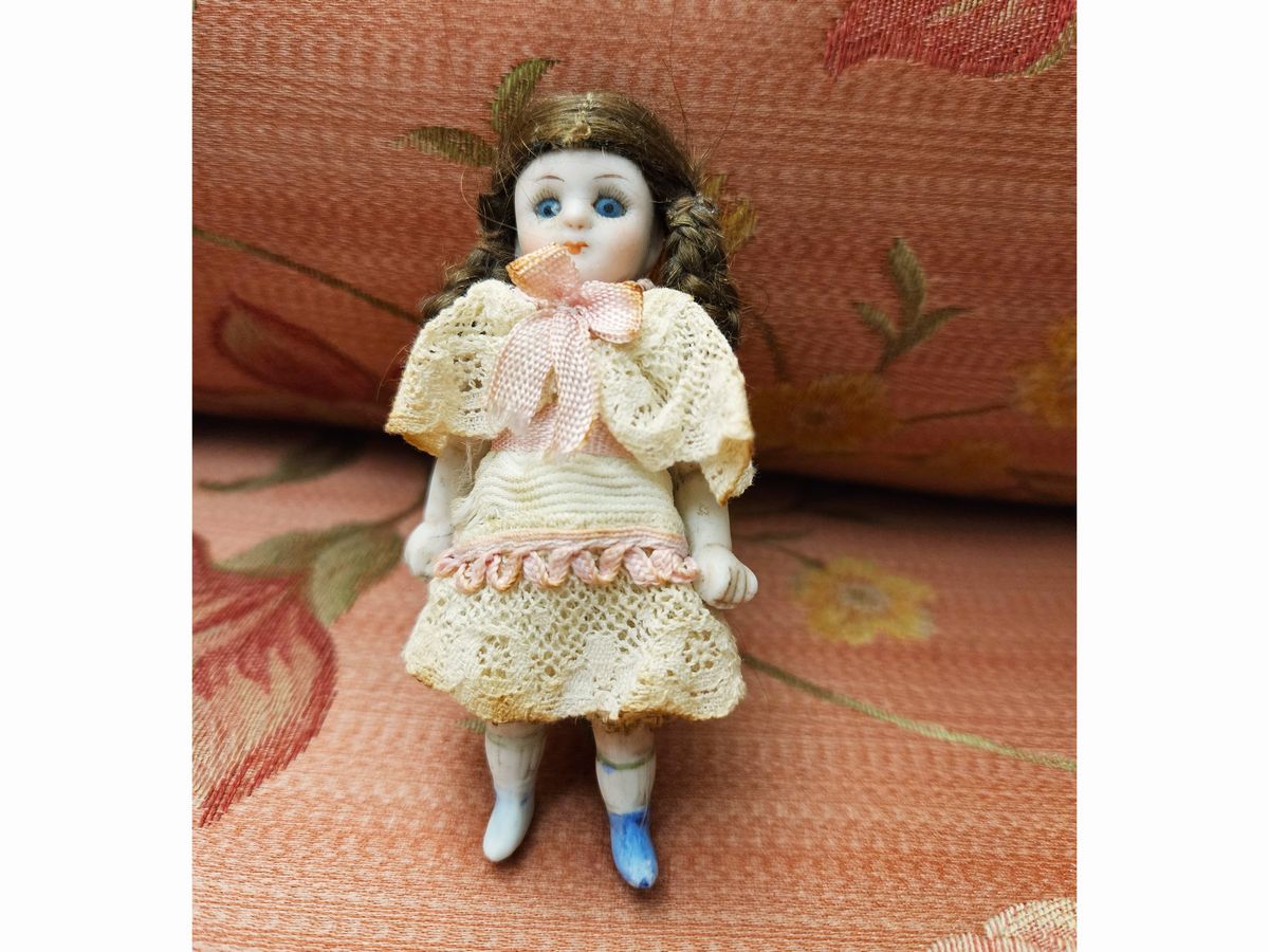 Sei Mignonnette in Biscuit