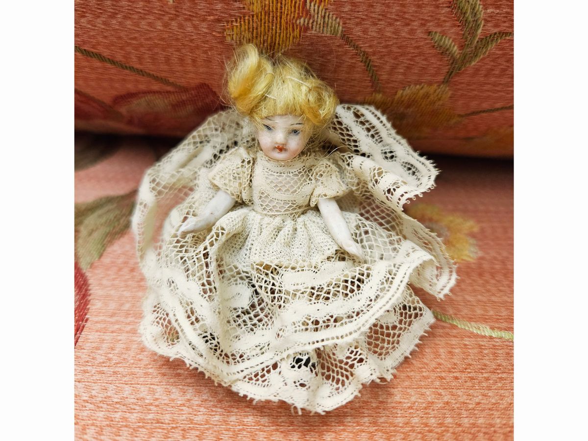 Sei Mignonnette in Biscuit