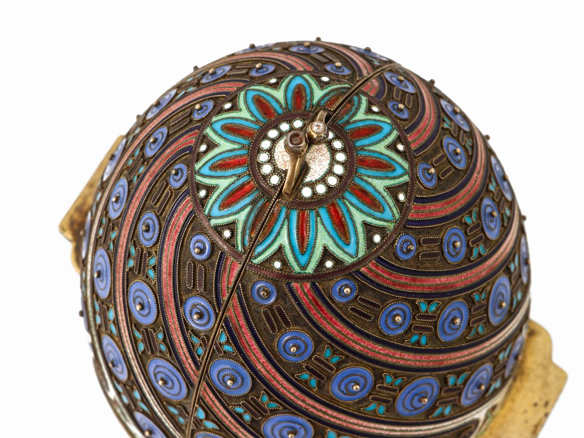 Grande Uovo di Pasqua in Argento, Vermeil e Smalti Cloisonné Policromi, Pavel Ovchinnikov