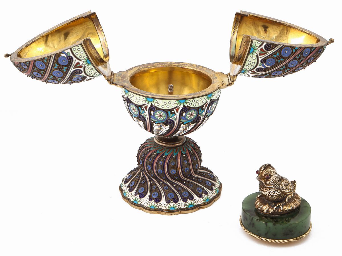 Grande Uovo di Pasqua in Argento, Vermeil e Smalti Cloisonné Policromi, Pavel Ovchinnikov