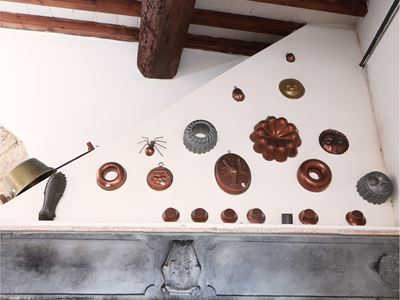 Collezione di Stampi D'epoca per Torte e Budini in Rame ed Altri Metalli