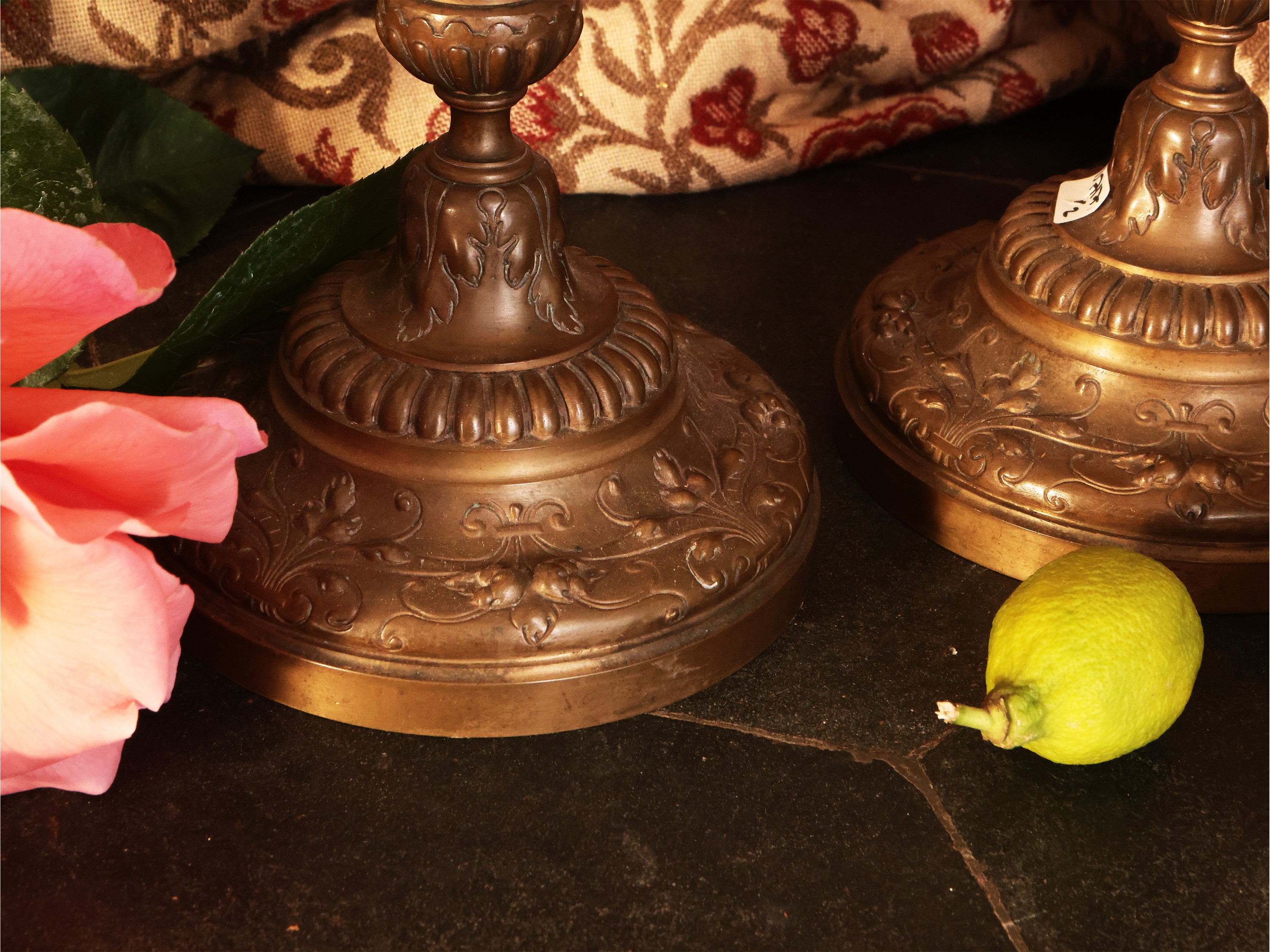 Coppia di candelieri in bronzo