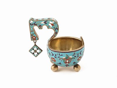 Piccola Kovsh in Argento e Smalti Policromi Cloisonné, Nicholai Zugeryev, Mosca 1908-1926