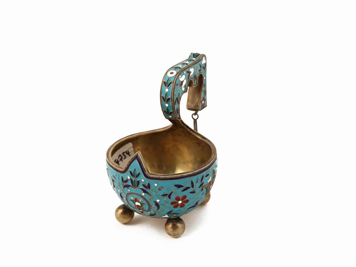 Piccola Kovsh in Argento e Smalti Policromi Cloisonné, Nicholai Zugeryev, Mosca 1908-1926