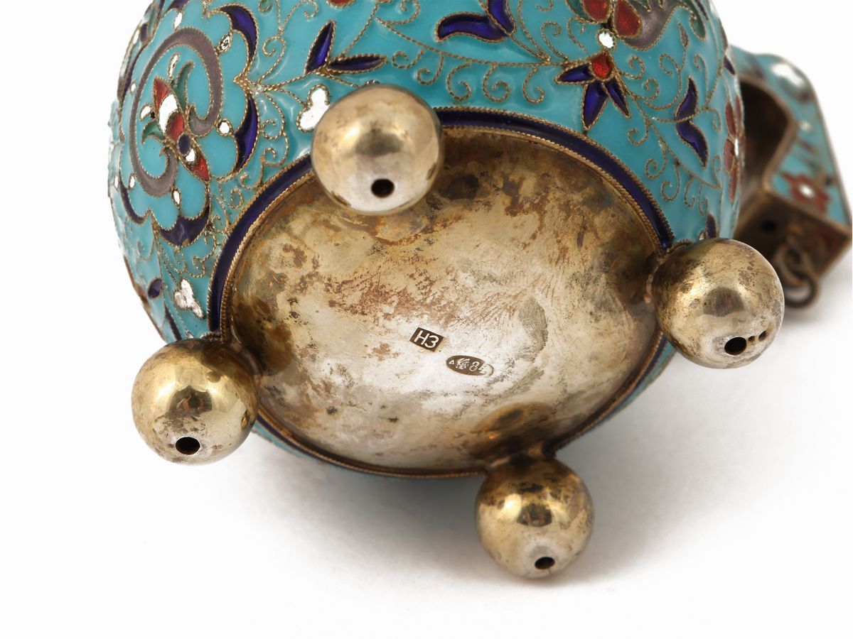 Piccola Kovsh in Argento e Smalti Policromi Cloisonné, Nicholai Zugeryev, Mosca 1908-1926
