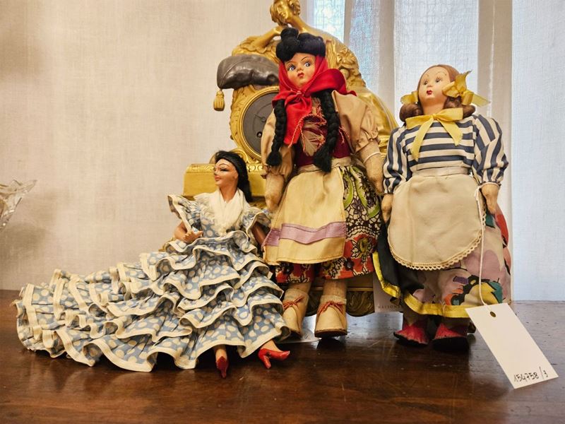 Quattro Bamboline in Costumi Regionali