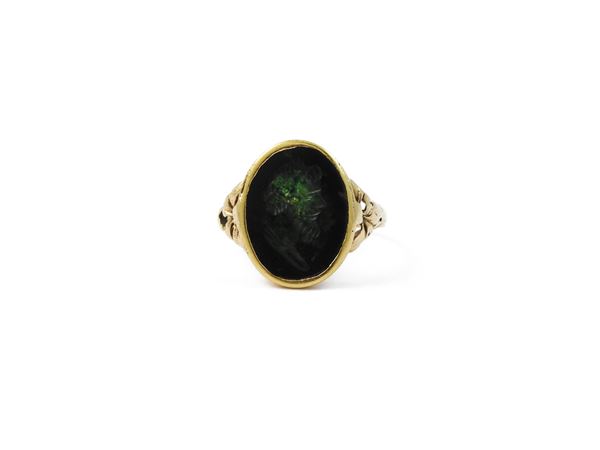 Yellow gold ring with carving on jasper