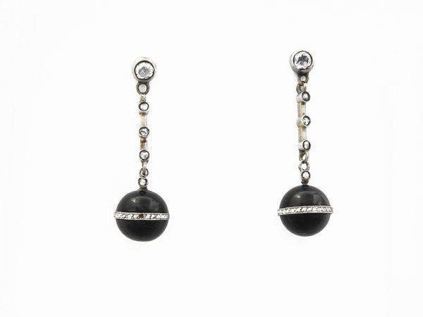 Yellow gold and silver pendant earrings with diamonds and onyx  - Auction Jewels and Watches - Maison Bibelot - Casa d'Aste Firenze - Milano