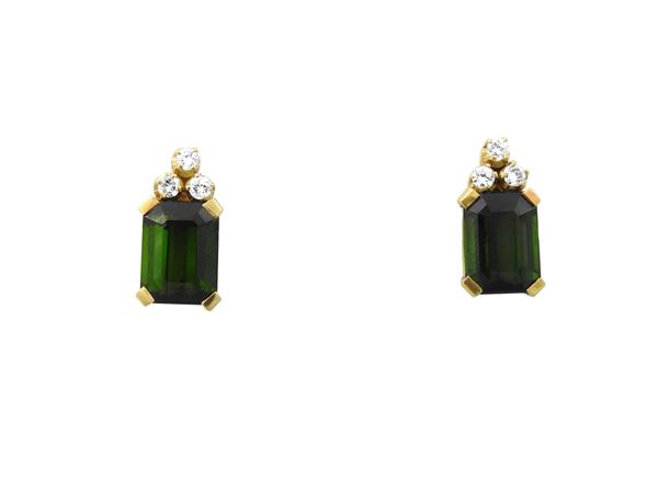 Yellow gold earrings with diamonds and green tourmalines