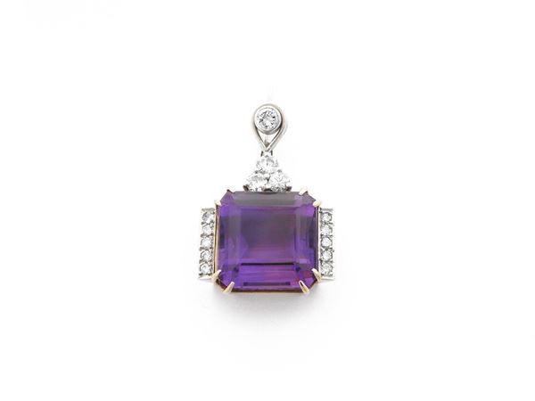 White and yellow gold pendant with diamonds and amethyst quartz