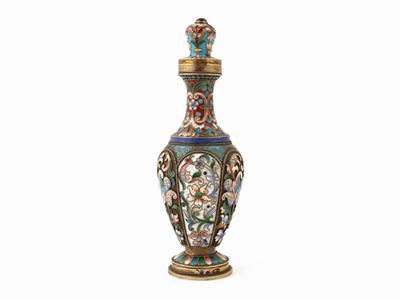 Flacone da Essenze in Argento e Smalti Cloisonné Policromi, Mosca, Pavel Ovchinnikov, 1908-1917