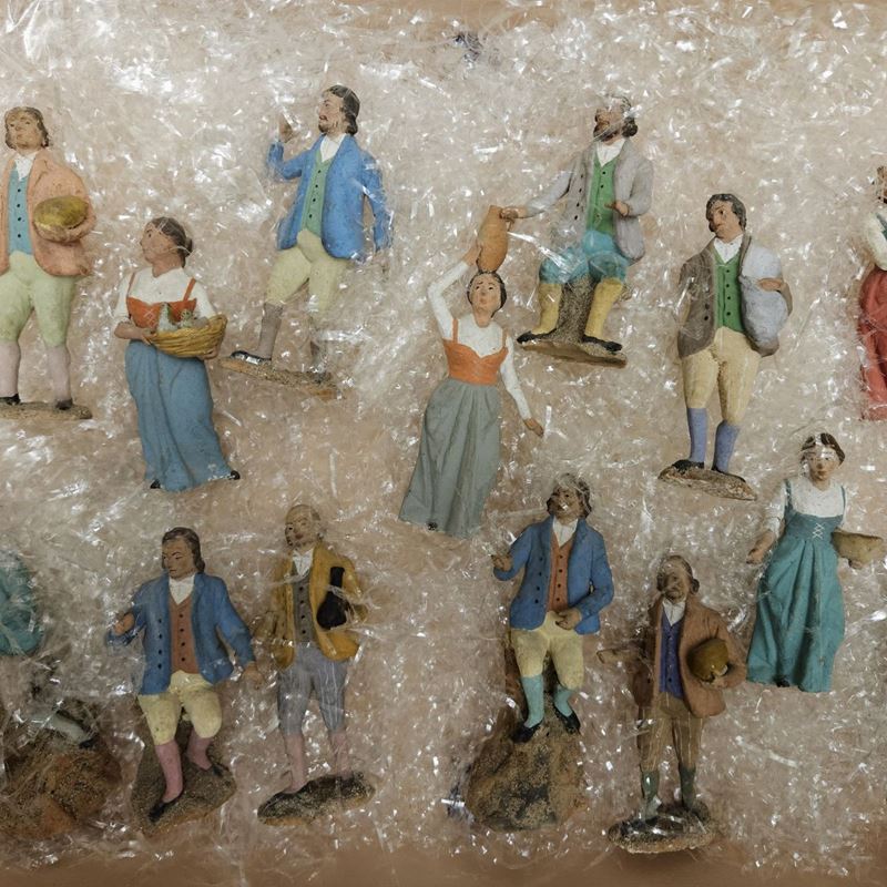 Serie di Quattordici Personaggi per Presepe in Terracotta Dipinta