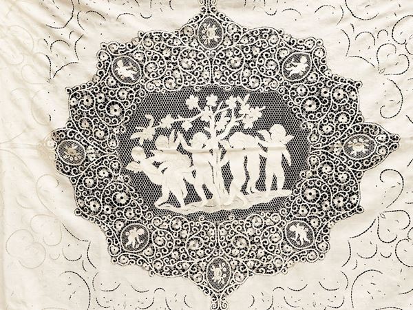 Important tablecloth in Venetian lace