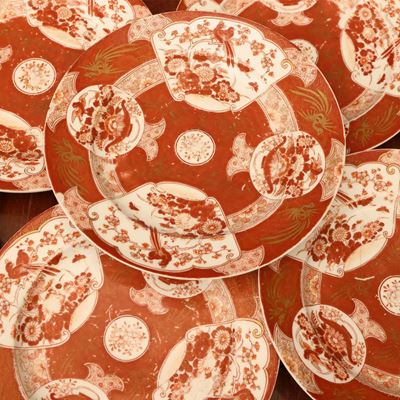 Serie di Undici Piatti in Porcellana Imari