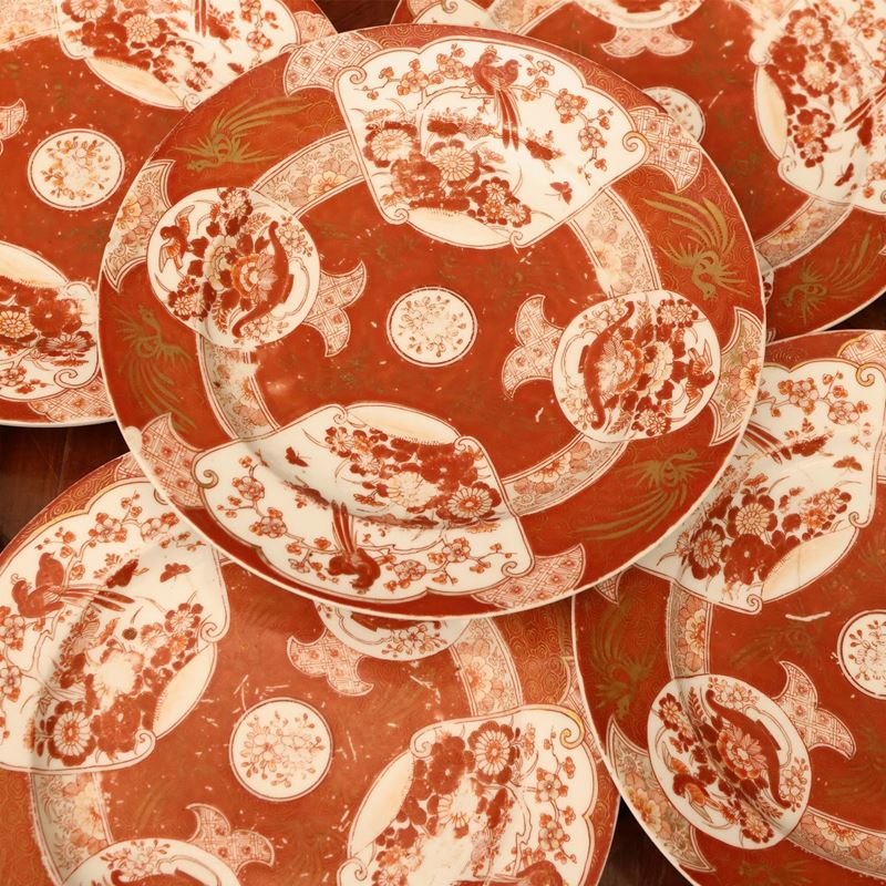 Serie di Undici Piatti in Porcellana Imari