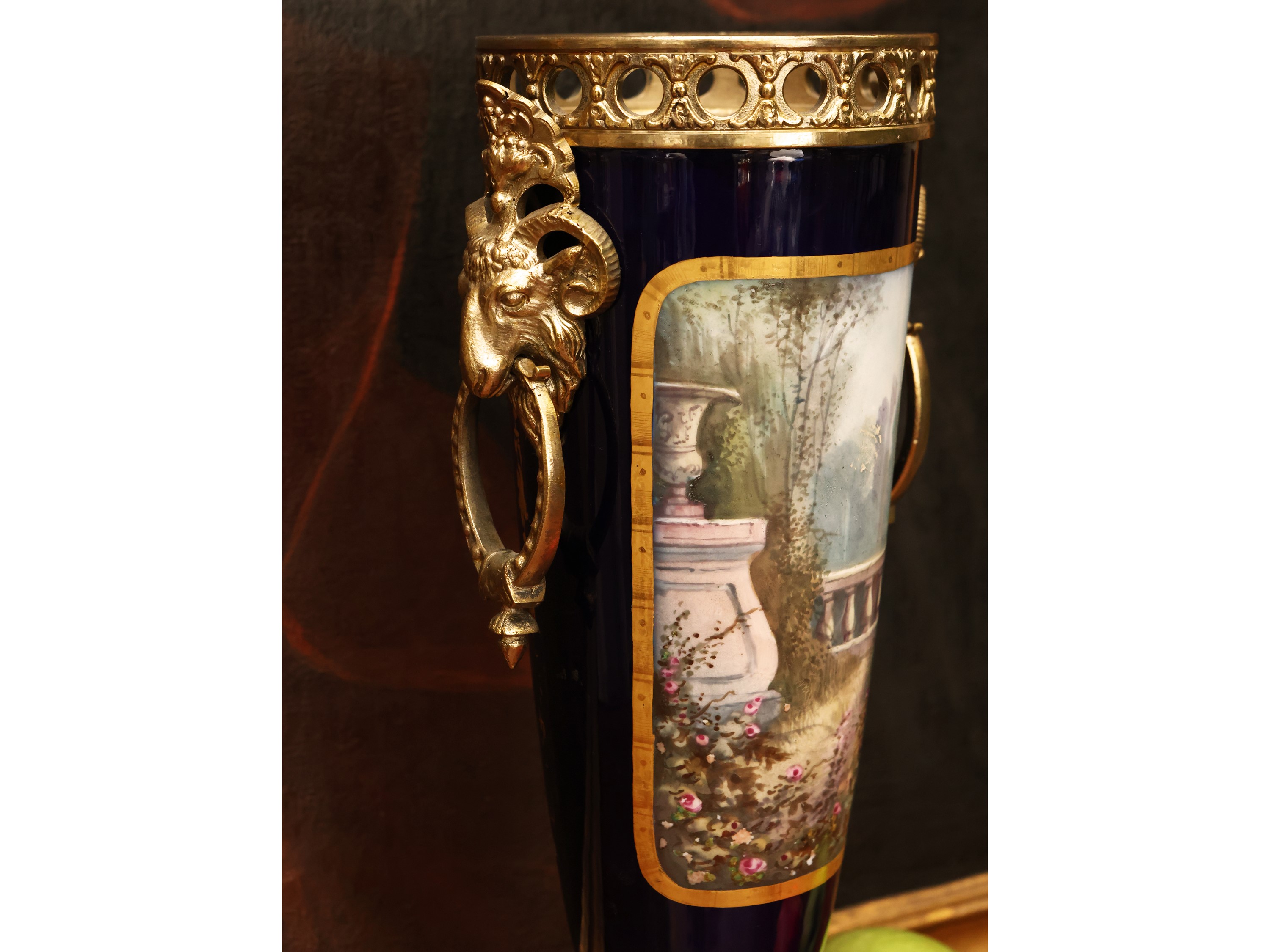 Vaso in Porcellana e Metallo Dorato