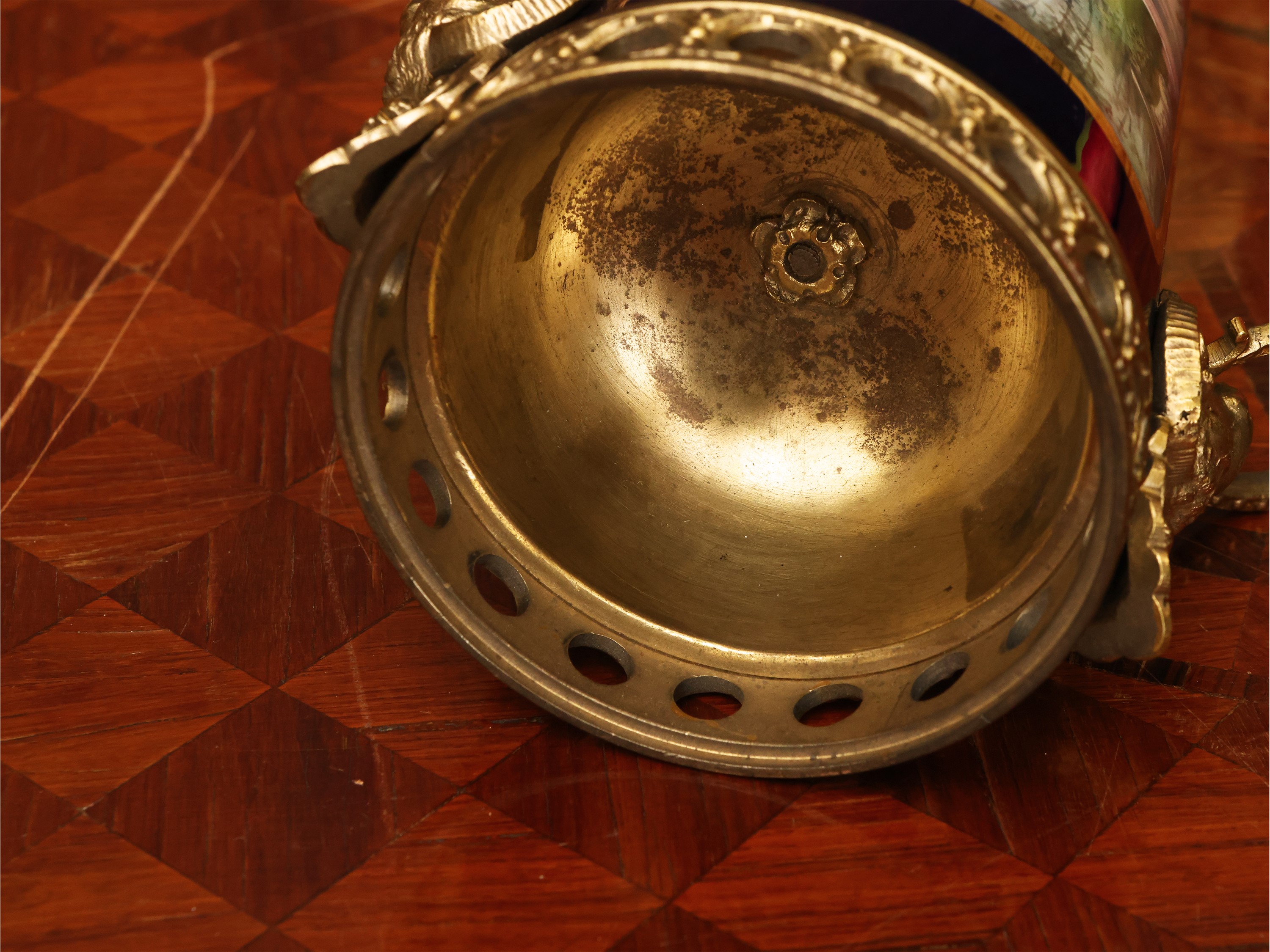 Vaso in Porcellana e Metallo Dorato