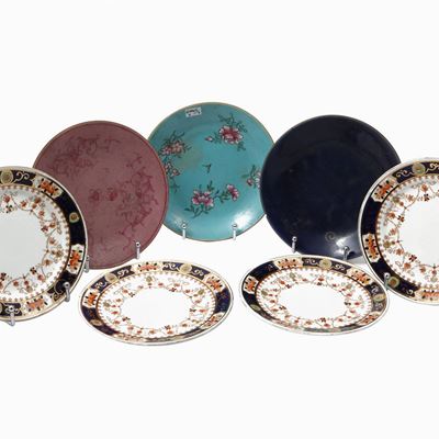 Assortimento di Piatti Decorativi di Gusto Orientale