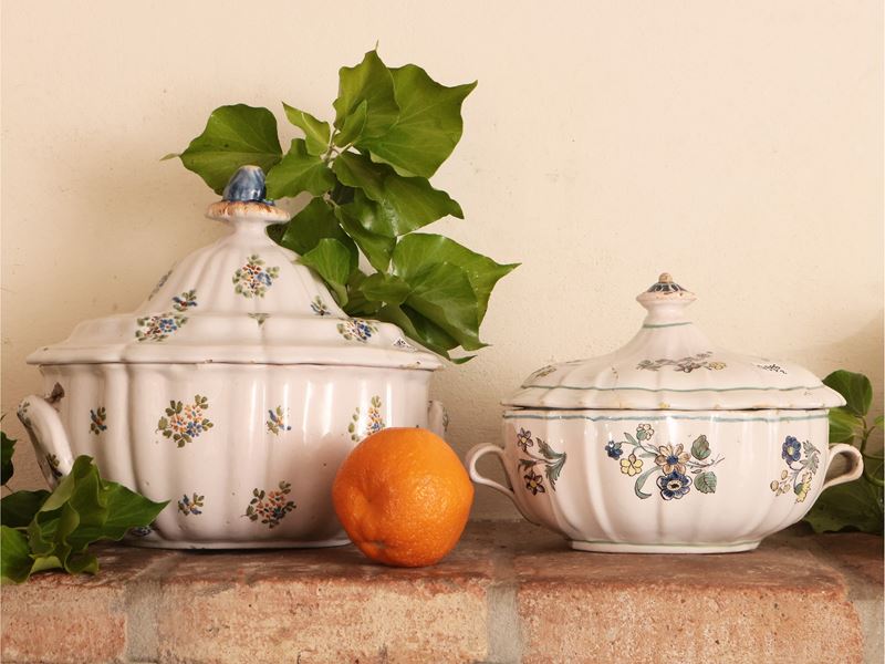 Due Zuppiere in Maiolica