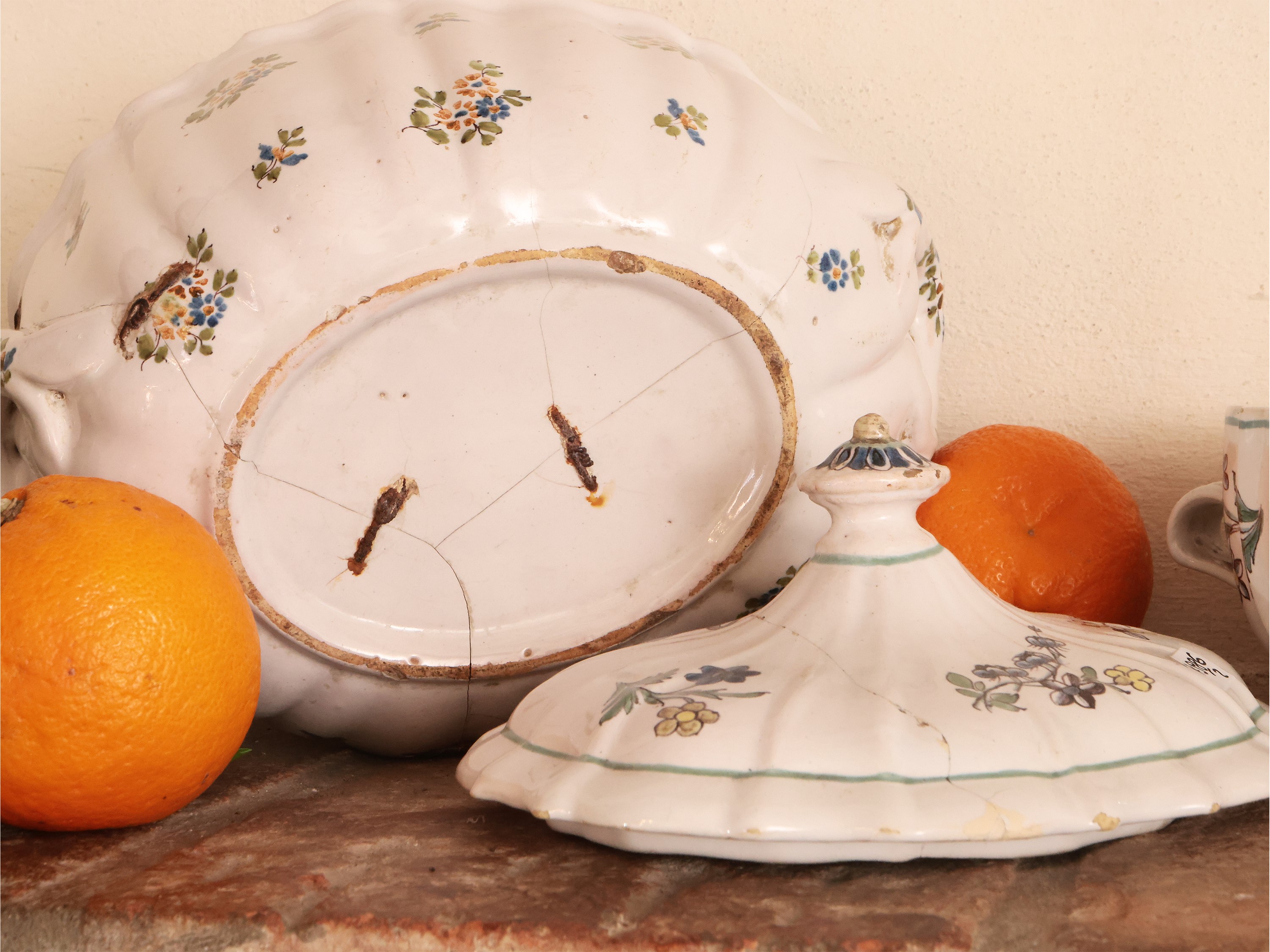 Due Zuppiere in Maiolica