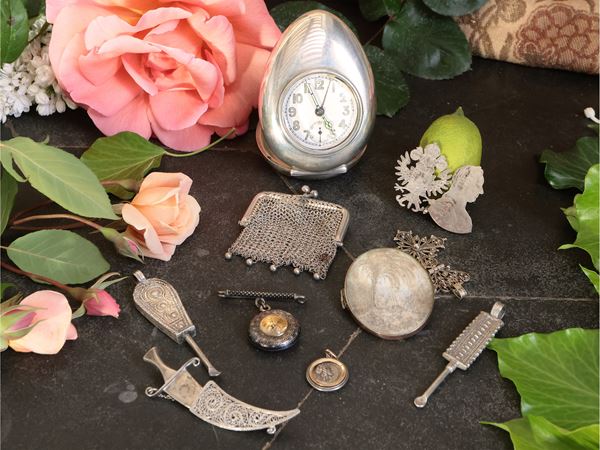 Assortment of vintage silver trinkets and bijoux