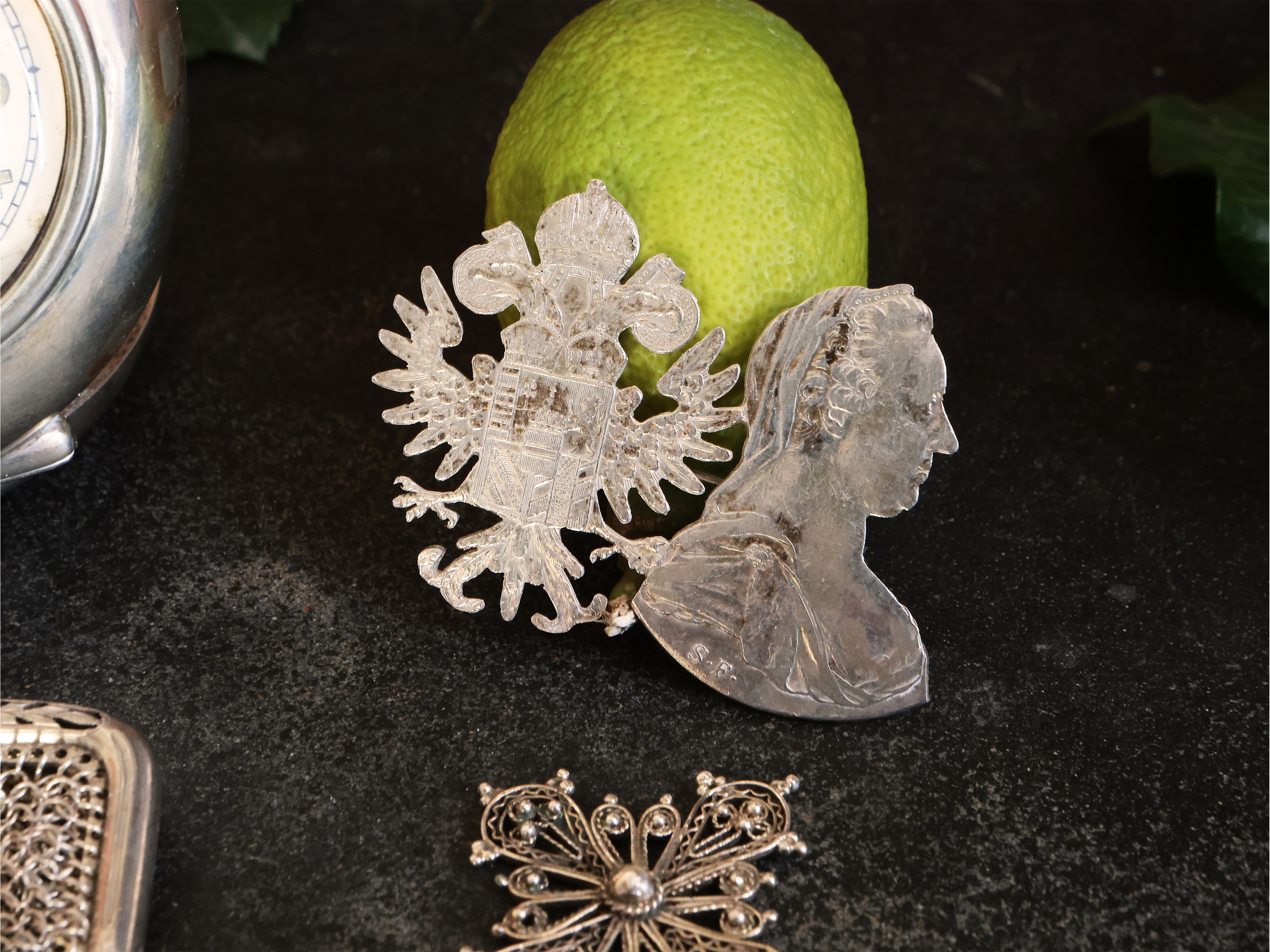 Assortimento di Ninnoli e Bijoux D'epoca in Argento