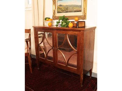 Piccola Credenza Impiallacciata in Ciliegio