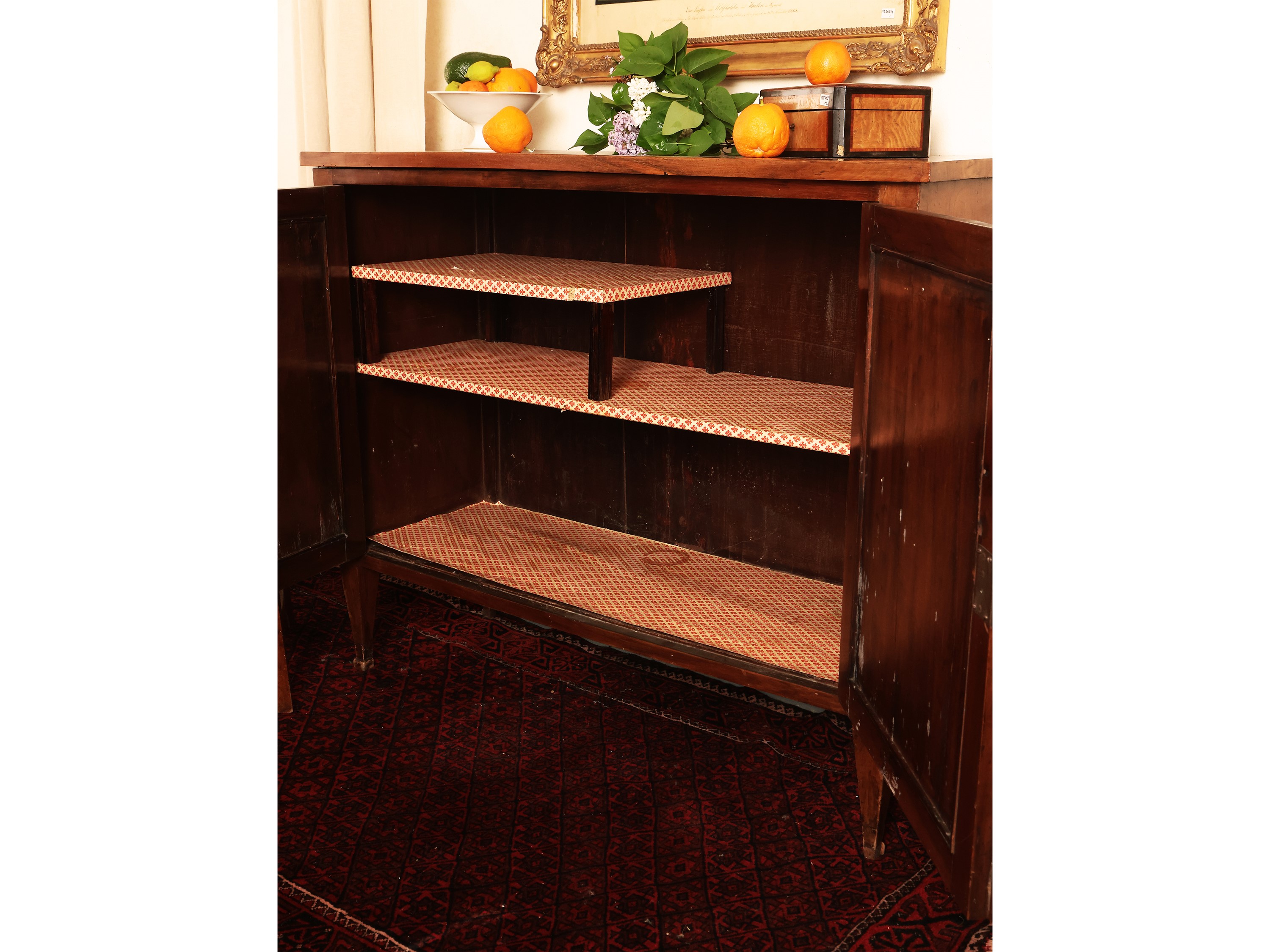 Piccola Credenza Impiallacciata in Ciliegio