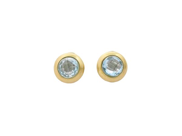 Yellow gold earrings with blue topaz