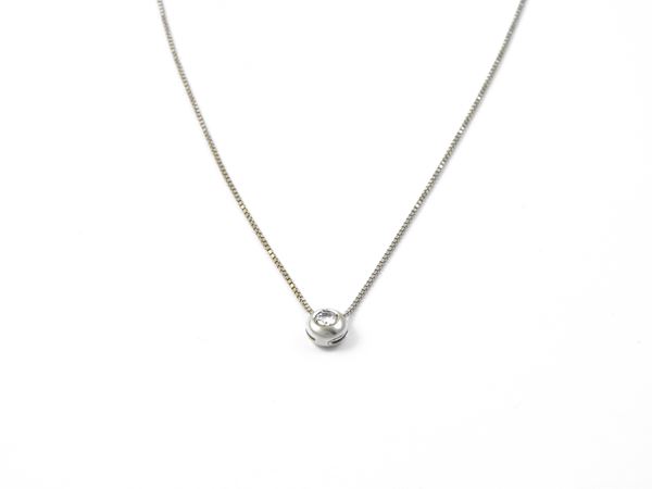 White gold necklace with diamond