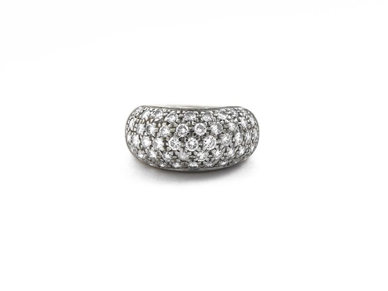 Anello a Fascia Bombata in Oro Bianco con Diamanti