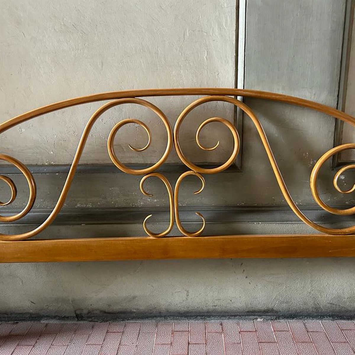 Letto Matrimoniale con Testiere in Faggio Curvato Completo di Traverse