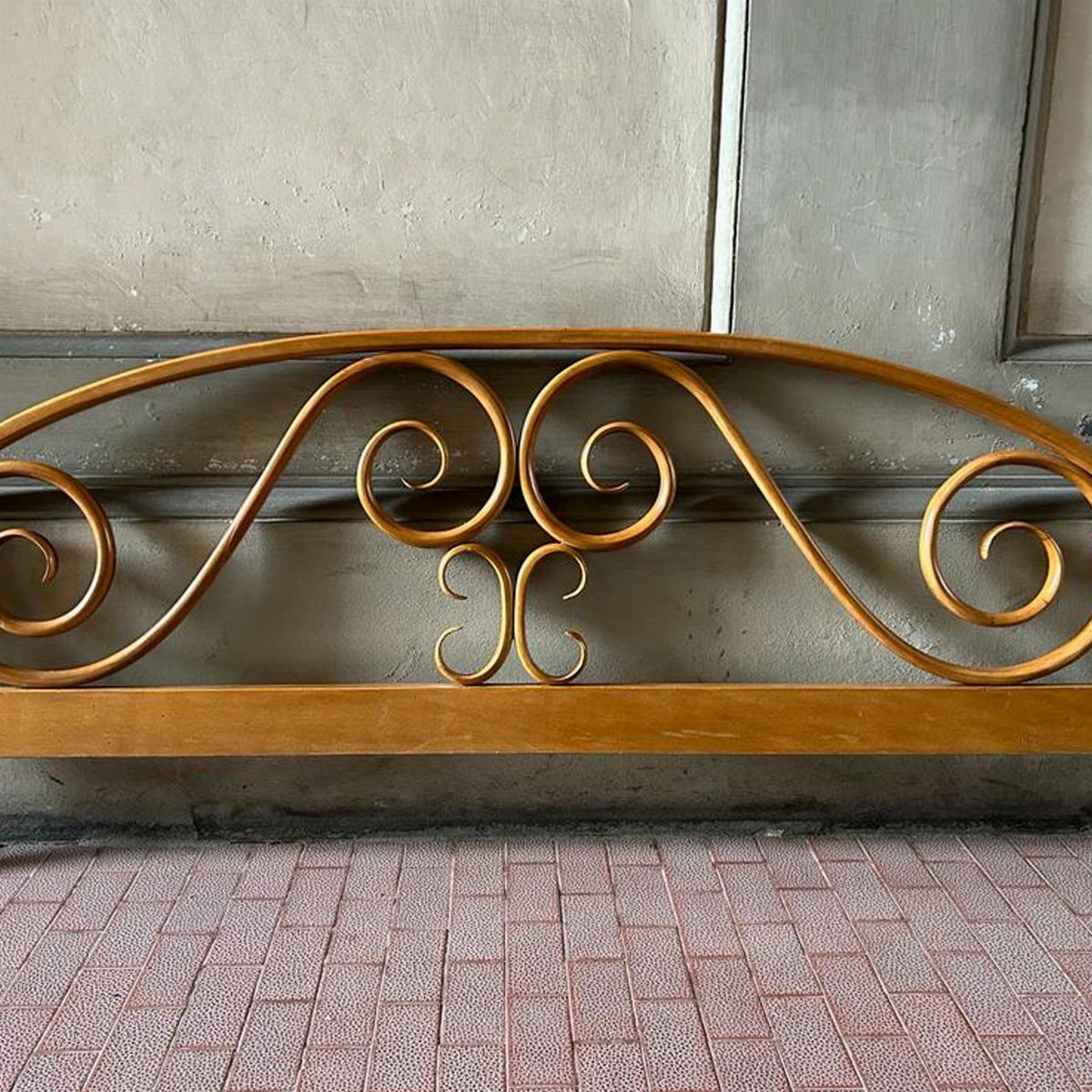 Letto Matrimoniale con Testiere in Faggio Curvato Completo di Traverse