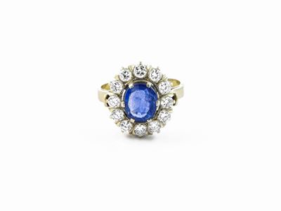 Anello in Oro Bianco con Diamanti e Zaffiro