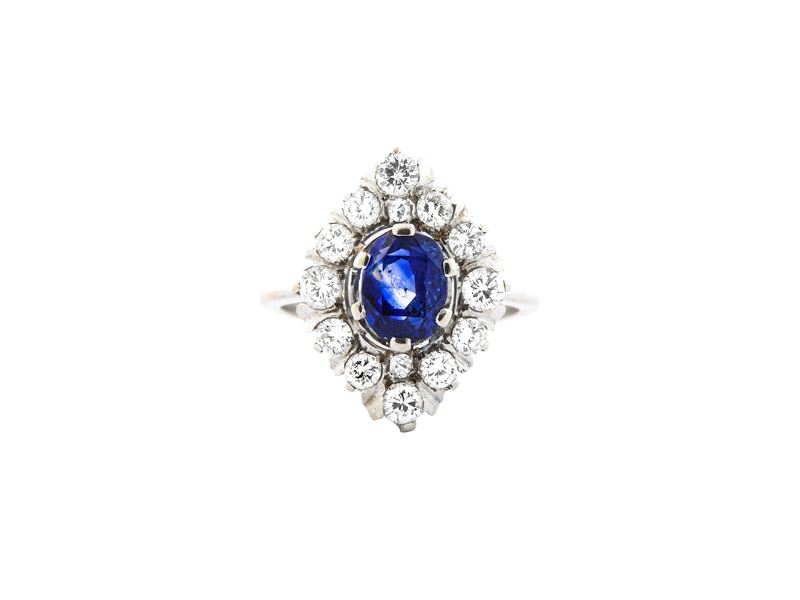 Anello in Oro Bianco con Diamanti e Zaffiro