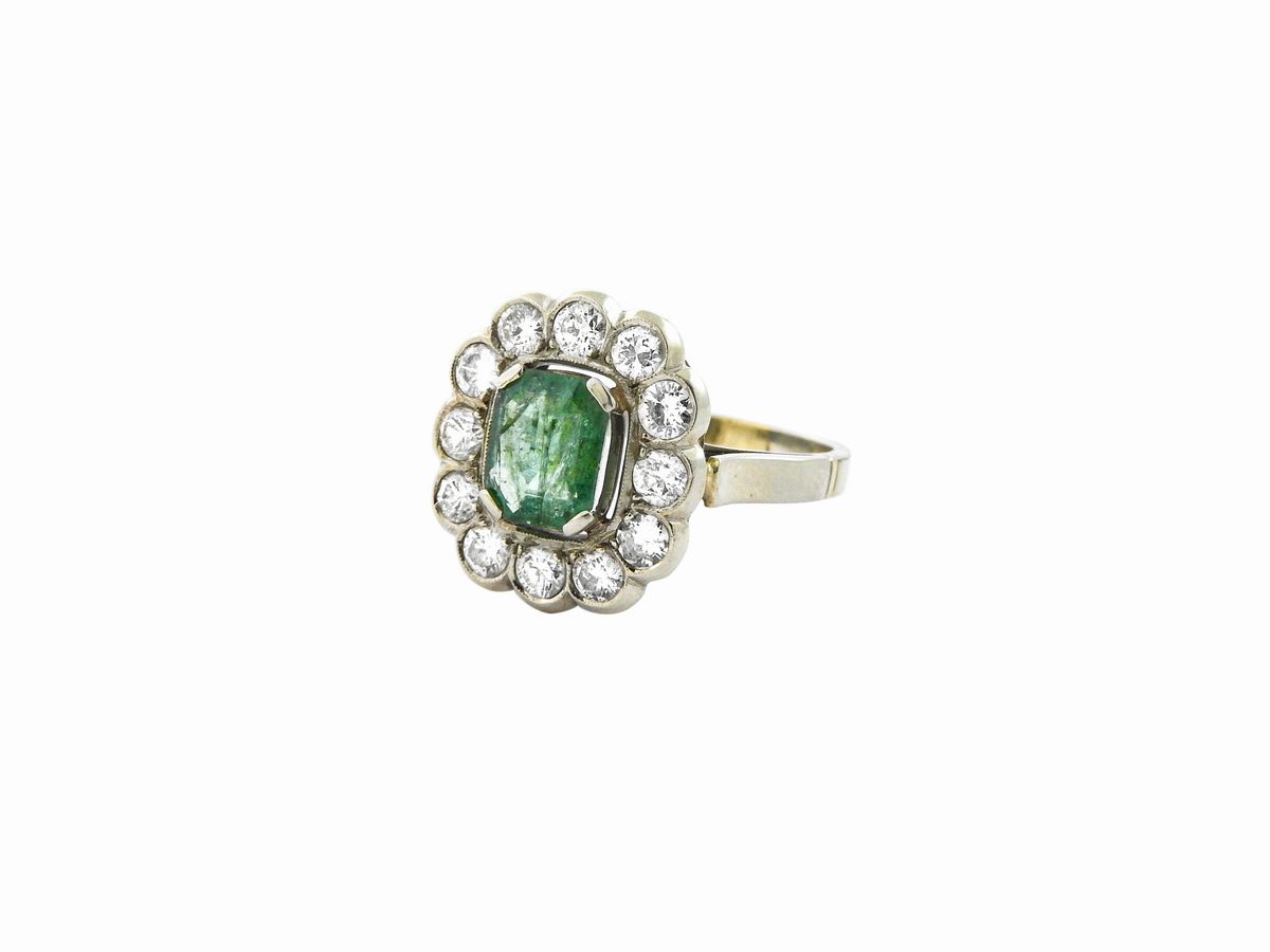 Anello in Oro Bianco con Diamanti e Smeraldo