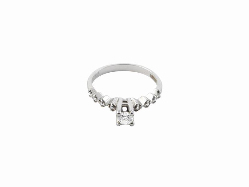 Anello in Oro Bianco con Diamanti