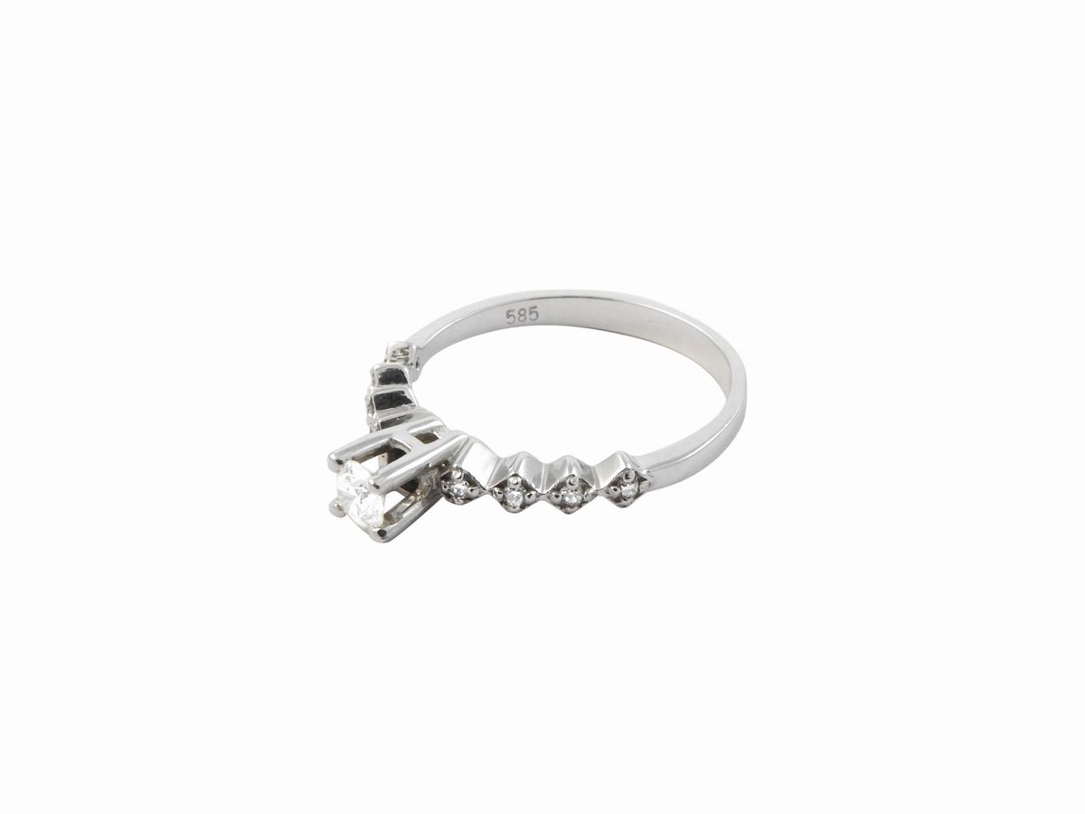 Anello in Oro Bianco con Diamanti