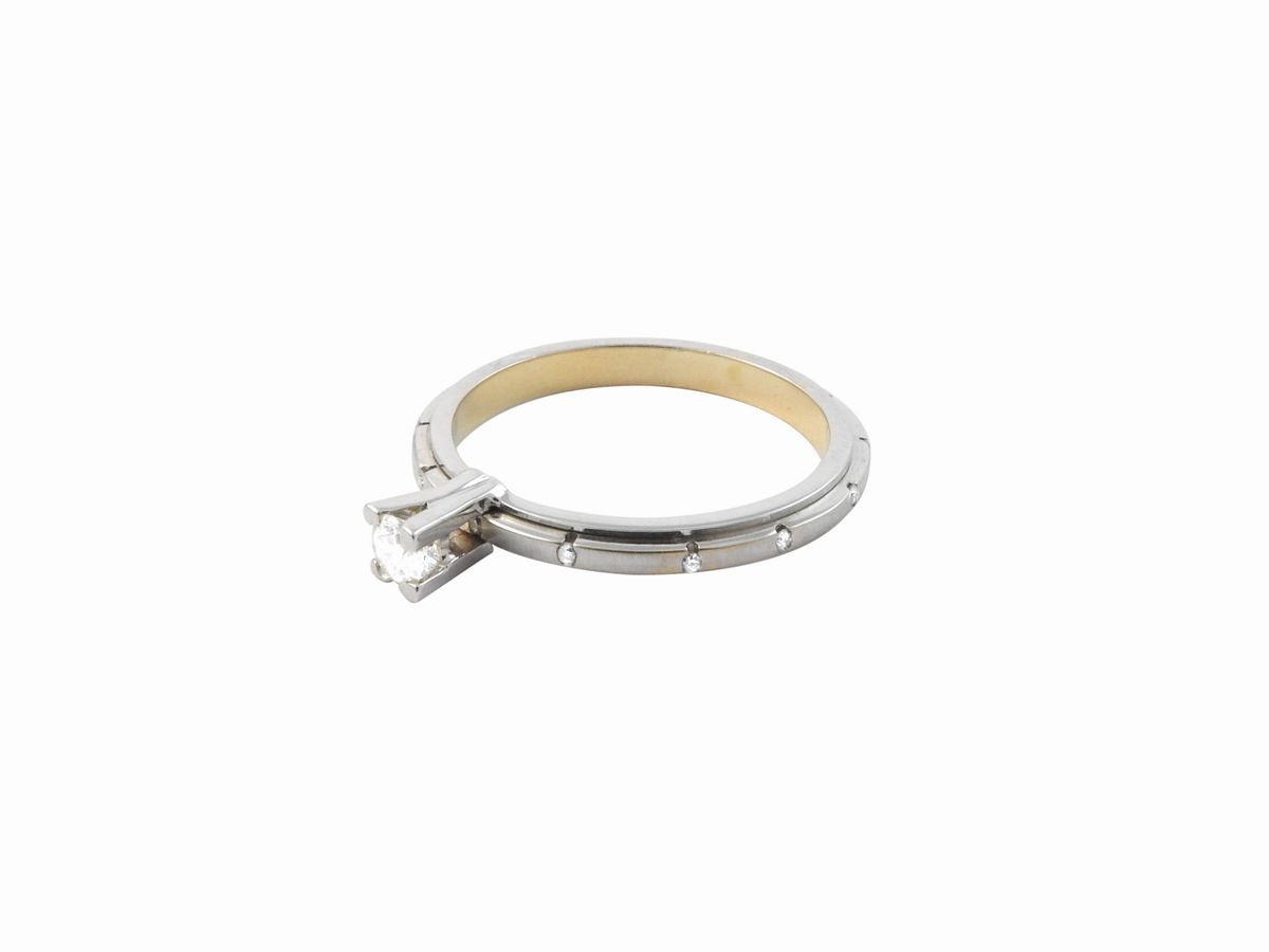 Anello in Oro Bianco con Diamanti