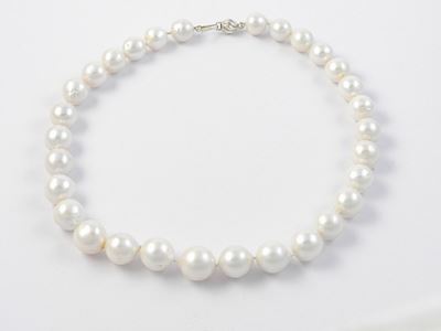 Filo di Perle Bianche Coltivate di Acqua Dolce con Fermezza in Argento