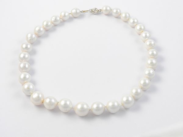 White freshwater pearl necklace with silver clasp