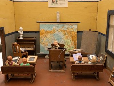 Modellino di Aula di Scuola con Personaggi e Oggetti