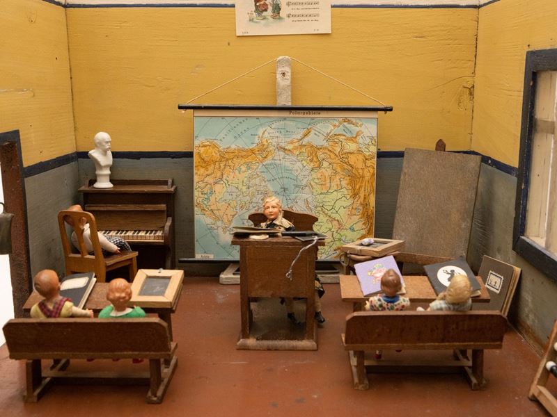 Modellino di Aula di Scuola con Personaggi e Oggetti