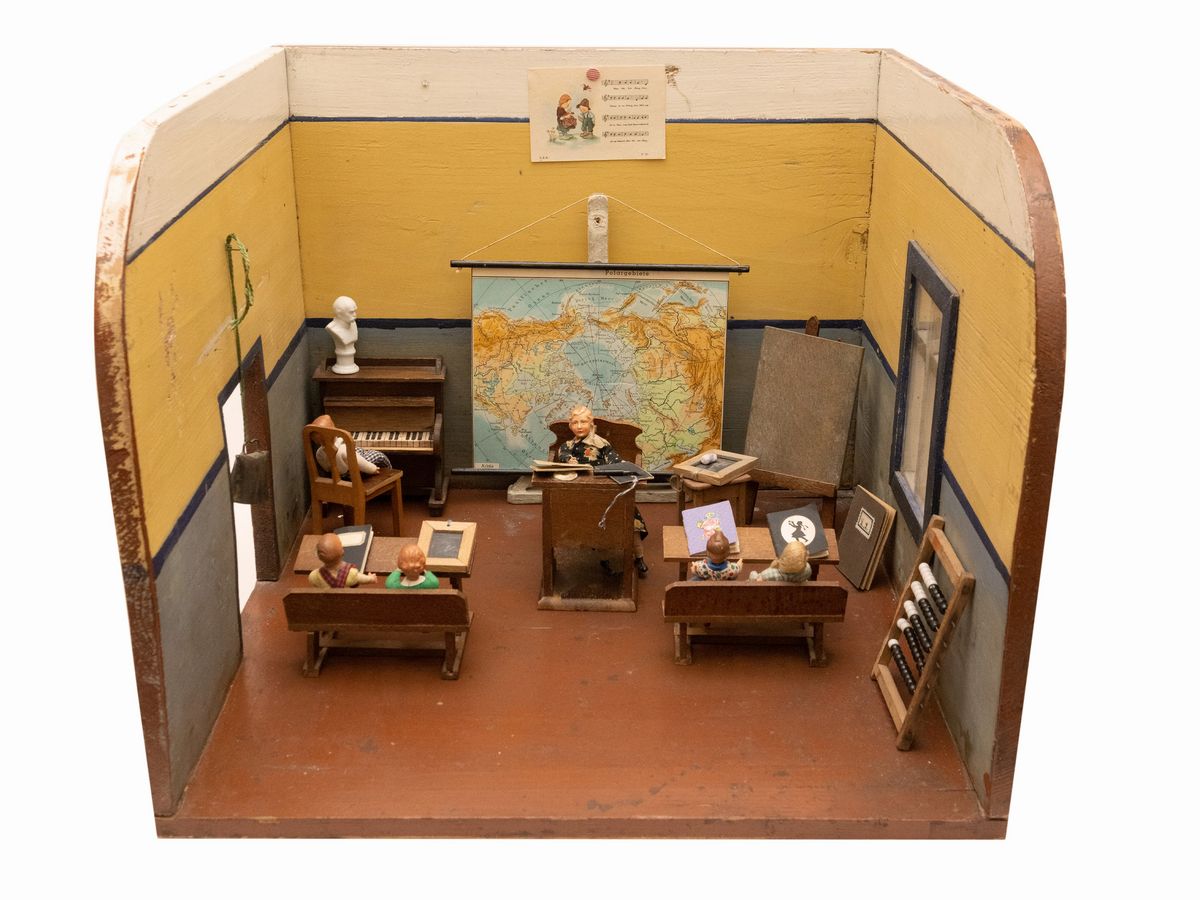 Modellino di Aula di Scuola con Personaggi e Oggetti