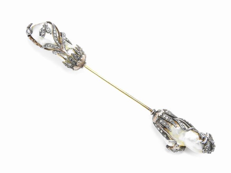 Spillone a Vite in Oro Giallo e Argento con Diamanti e Grandi Perle Barocche Probabilmente Natura...